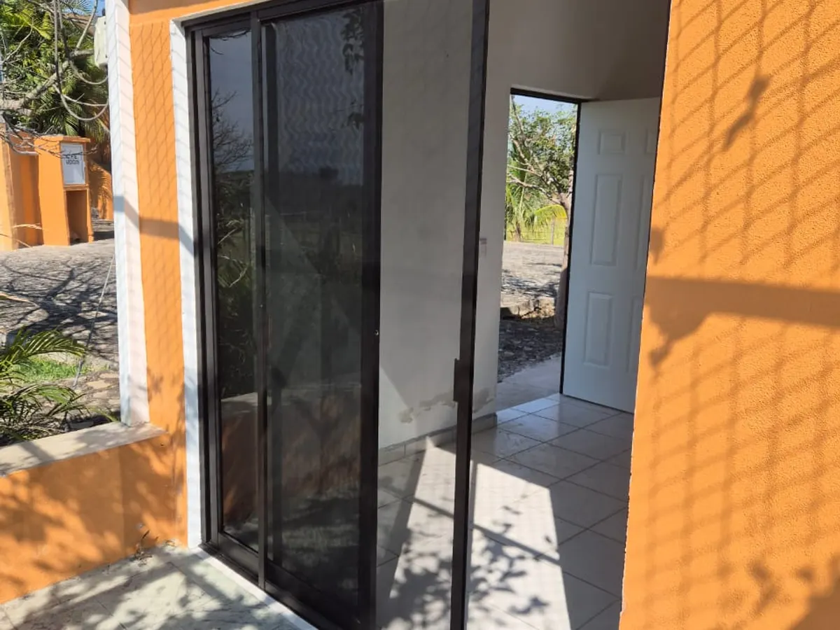 Puerta corrediza de 2 hojas con mosquitero corredizo